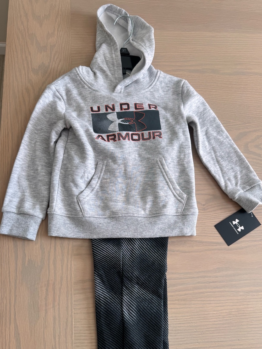 Nwt Under Armour Light Gray Kids Hoodie with Logo